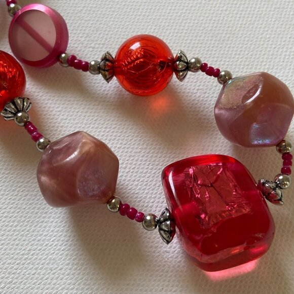 Gorgeous red and pink chunky beaded necklace - Picture 1 of 5